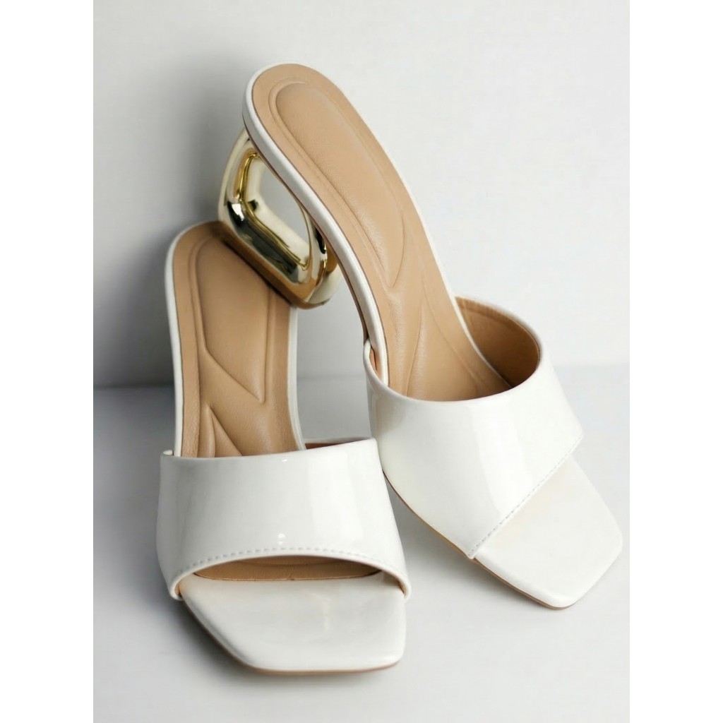 Sandália/Tamanco Mule com Salto Geométrico Dourado (D baixo 6cm)