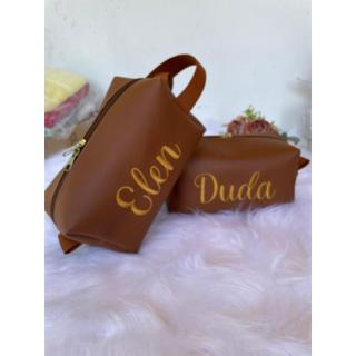NECESSAIRE COM NOME BORDADO,LEMBRANCINHA ESPECIAL,MADRINHAS, FESTA.