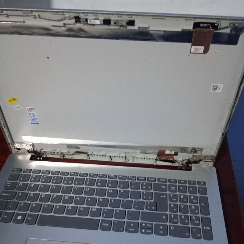 carcaça de notebook Lenovo com defeito. e avarias