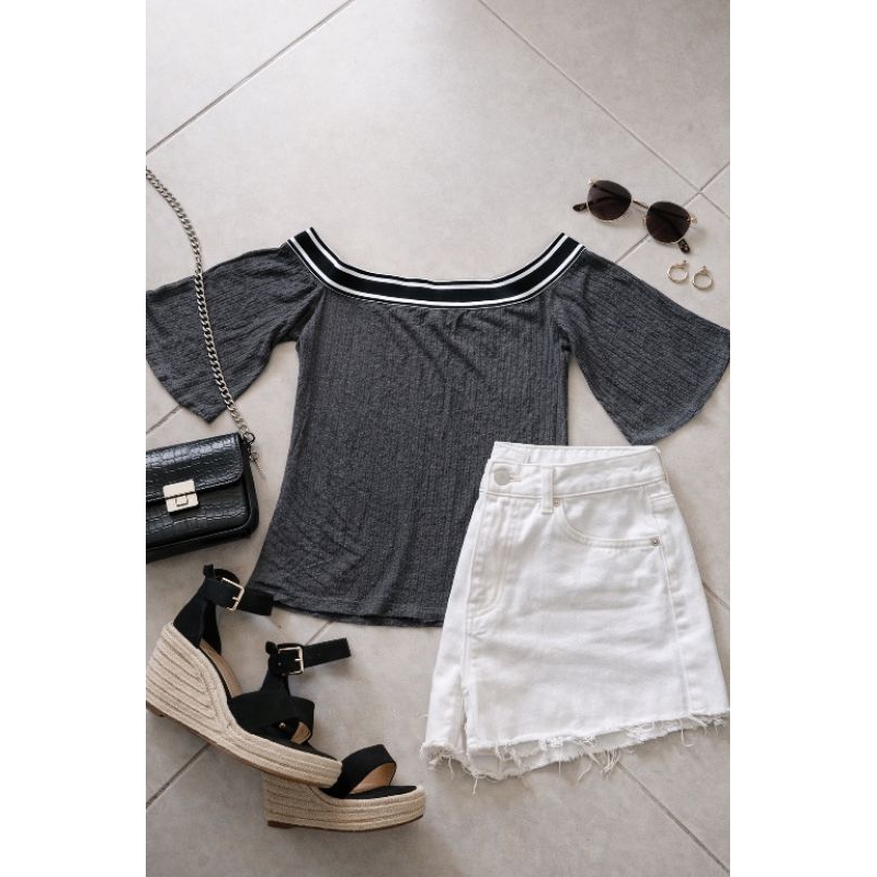 Blusa Ombro a Ombro Canelada Cinza Pura Canção Tamanho M