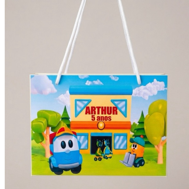 Sacola Lembrancinha Personalizada Leo o Caminhão Nome e Idade 20x15 Papel off set 180g Pegue e Monte Festa Infantil