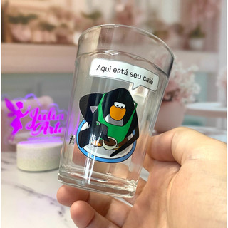 Copo de vidro Club Penguin garçom cafeteria - Aqui está seu café - Julia Artes