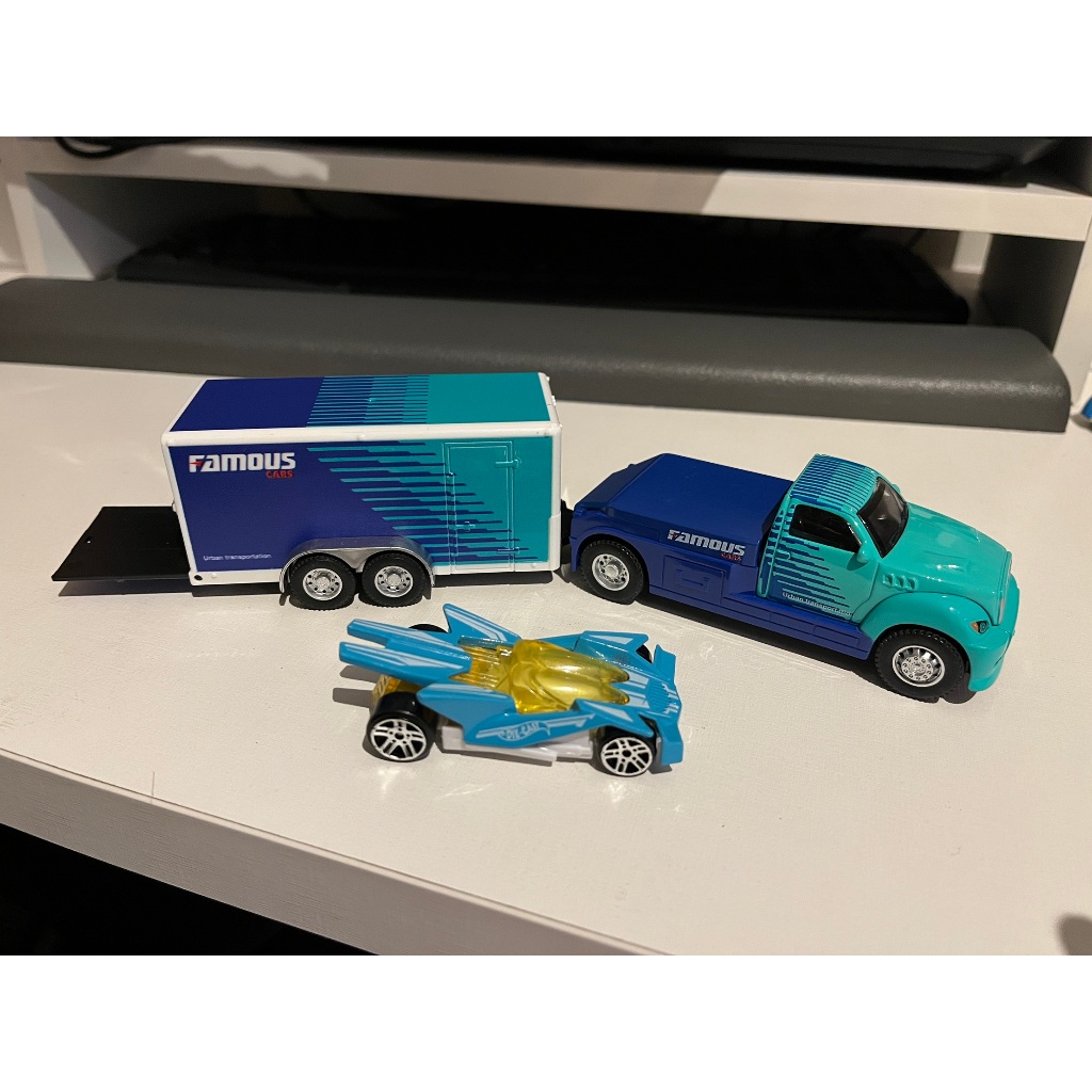 picape Famous e trailer rebocador 4 rodas pneus borracha e carrinho Rd-02 azul Steelcar