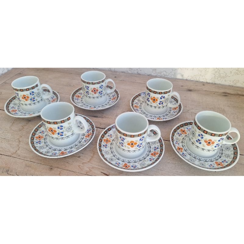 Porcelana Antiga - Jogo de 6 Xícaras de Café Com Pires Porcelana Steatita Tema Floral
