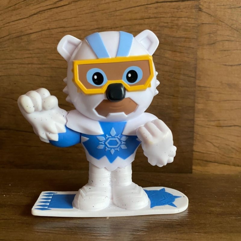 Boneco - Ice Cub - série PJ Masks: Power Heroes. O item específico na imagem faz parte de uma coleção - Burger King