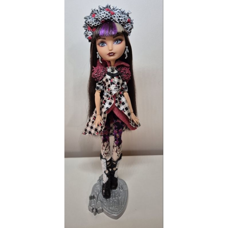 Boneca Ever After high Cerise Hood primavera usada