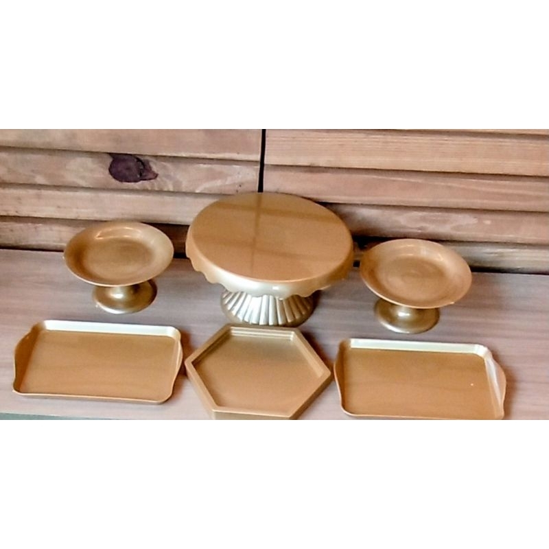 KIT FESTA ACRÍLICO DOURADO 10 PEÇAS - Boleira / Vaso Grego / Bandeja Mini /Bandeja Sextavada