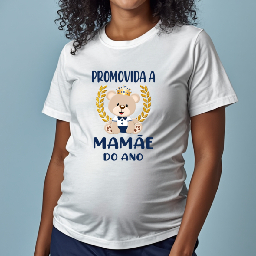 Camiseta Adulto PROMOVIDA A MAMÃE DO ANO Ursinho Príncipe Realeza Azul marinho - Chá de bebê ZLprint