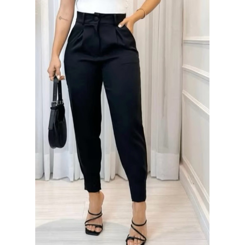 Calça Cenoura Alfaiataria Feminina com Botão