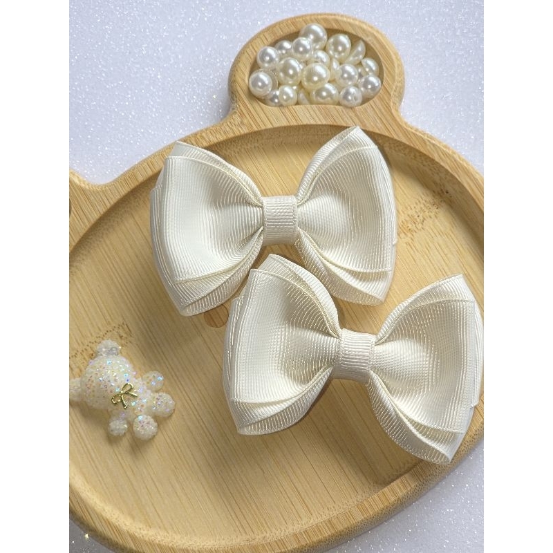 Par de Laços Off White para bebês e meninas - Acessório de Cabelo para Batizado, Daminha e Casamento