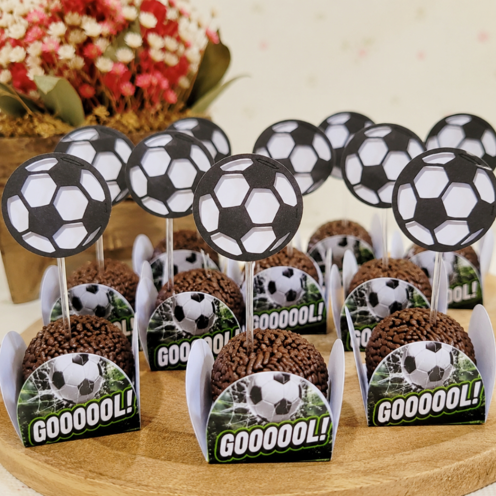 Kit Forminhas Futebol + Topper Docinho Bola 3D Tag para Doces Festa Infantil Chá de Bebê Aniversário Decoração Mesa