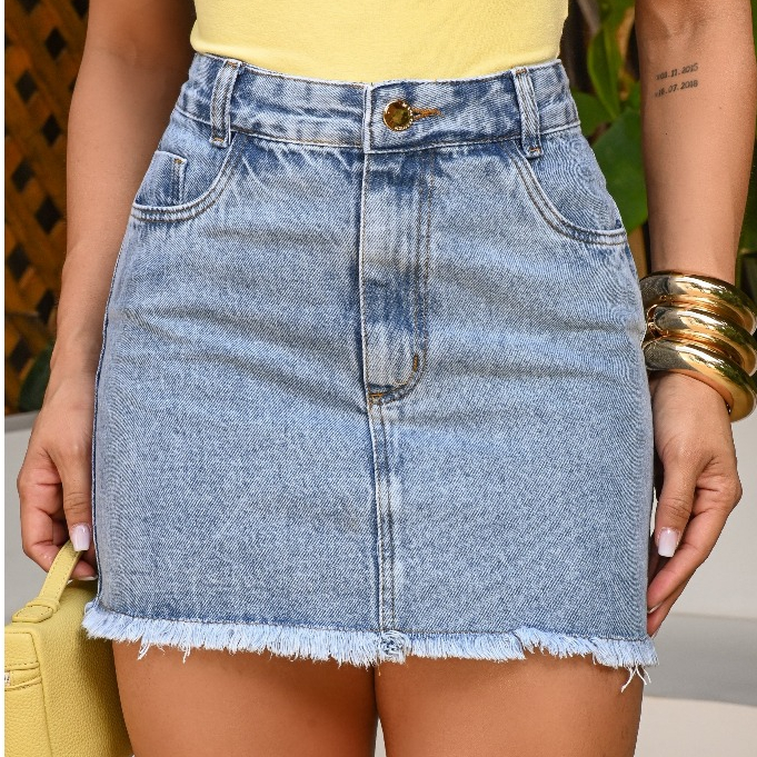 Saia Jeans Feminina Cintura Alta Lavagem Marmorizada Com Detalhes Na Barra- Sem Elastano/ Verão