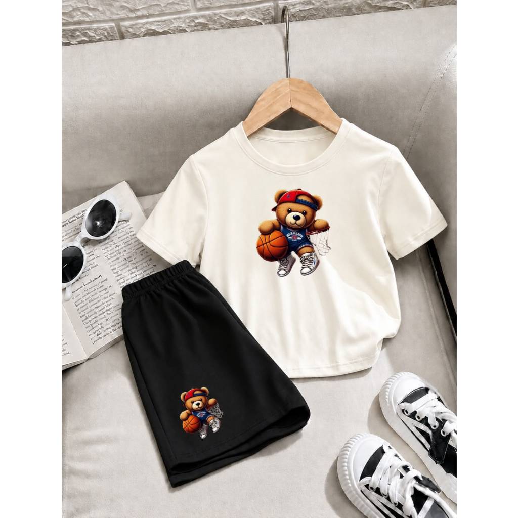 Conjunto Menino Infantil Confortável Camiseta Básica + Short Moletom Estampa de Ursinho Basquete