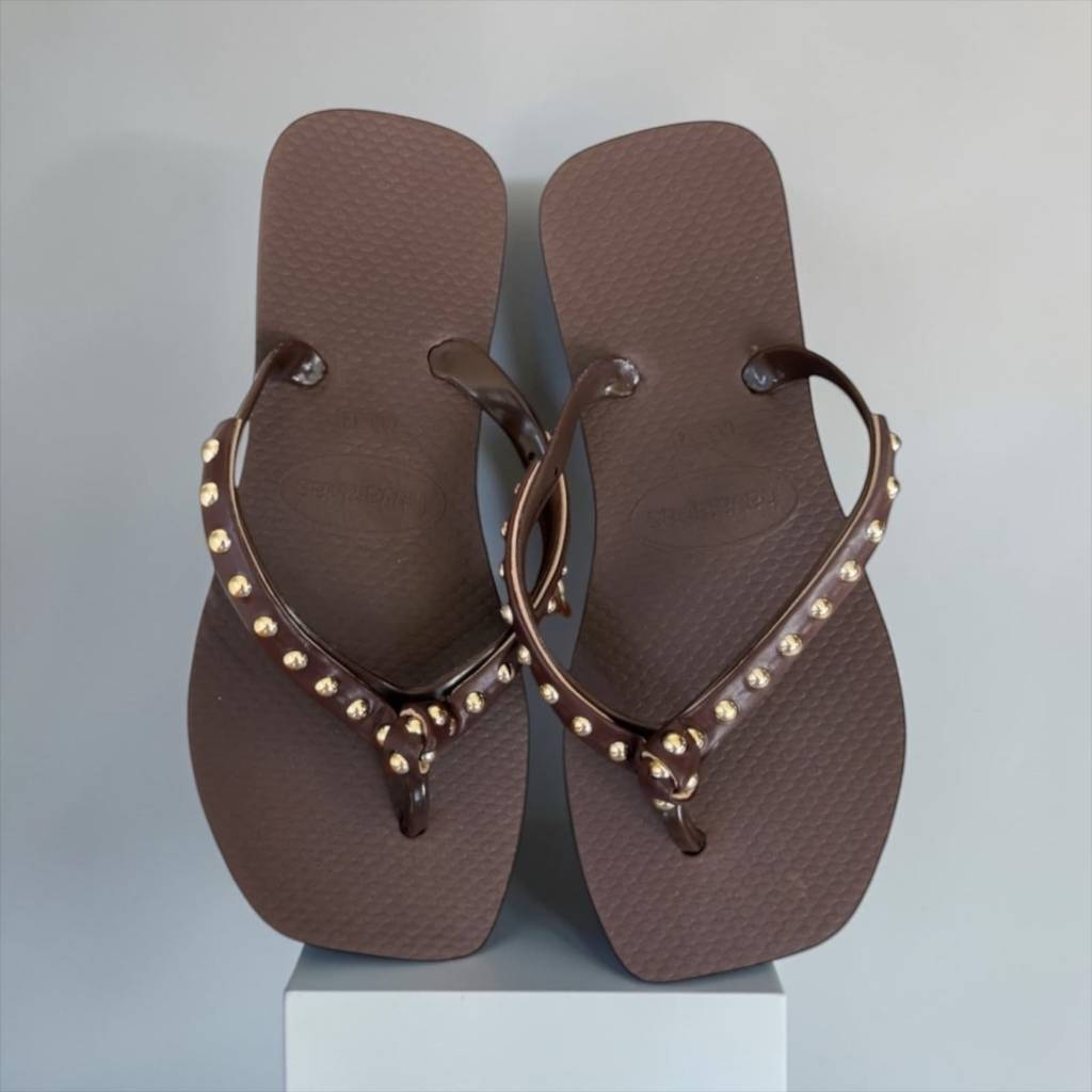 Chinelo Adulto Feminino Delicado com Detalhes Dourados Tiras Finas Confortável Casual Dia a Dia
