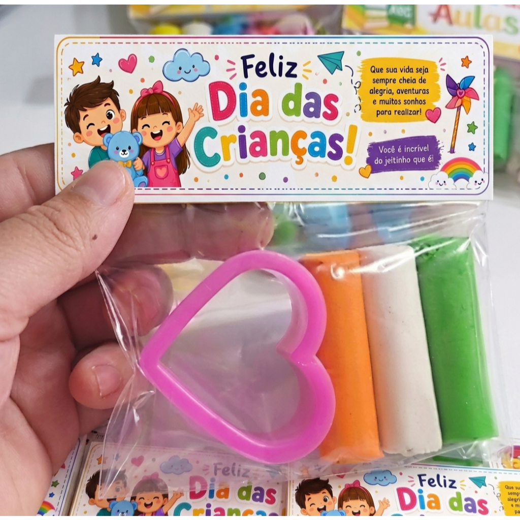 Kit 10, 20 ou 30 Massinha de Modelar + Forminhas Molde Lembrancinha Personalizada Infantil Dia das Crianças Festa