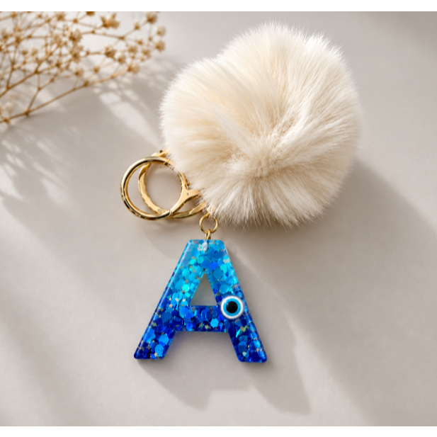 Chaveiro Personalizado de Resina com Letra Inicial | Azul Claro e Escuro, Olho Grego, Borboleta e Pompom