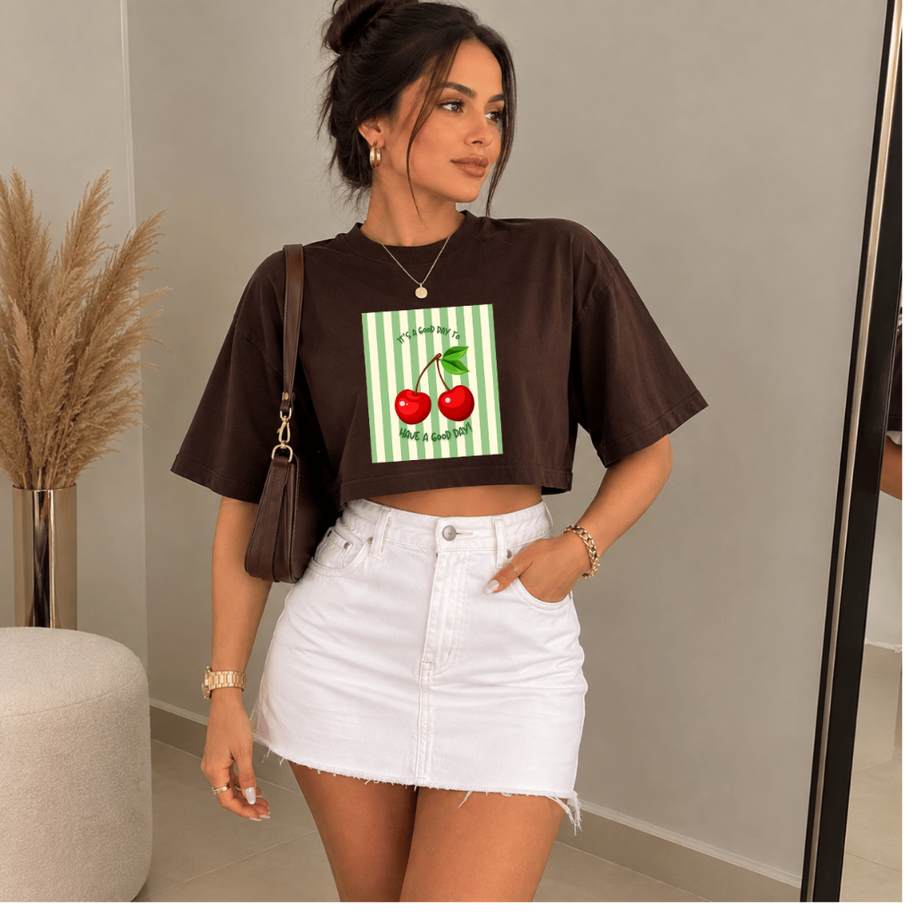 Cropped Feminino Oversized Estampado Cereja T-Shirt DTF Moderna Estilosa Confortável Tendência 2026
