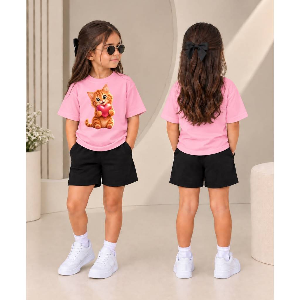 Lookinho Encantador Conjunto Infantil Feminino com Camiseta e Short Moletom Estampa Gatinha Fofa Delicada