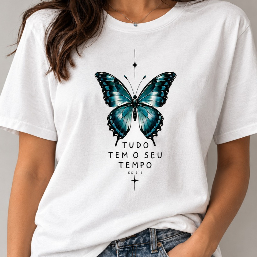 Camiseta Cristã Borboleta Estampada Feminina Frase Bíblica Fé Deus Camisa Branca Casual Minimalista Evangélico Católico