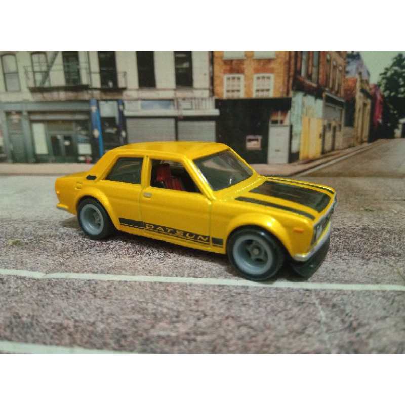 hot wheels Nissan Datsun bluebird 510 sedan personalizado (rodas com pneus de borracha)