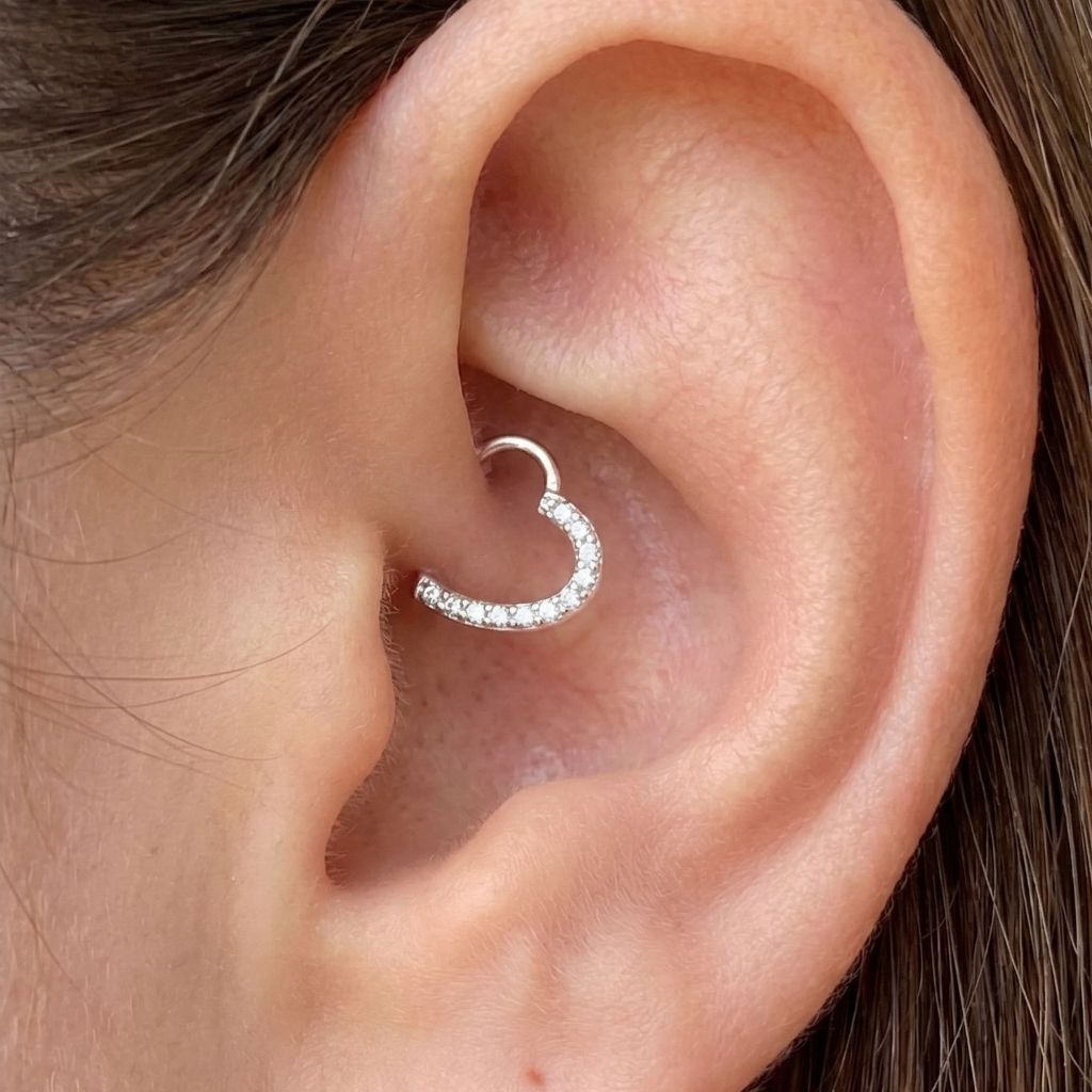 Piercing Coração Cravejado de Zircônias em Prata 925 Daith Esquerdo / Hélix Direito