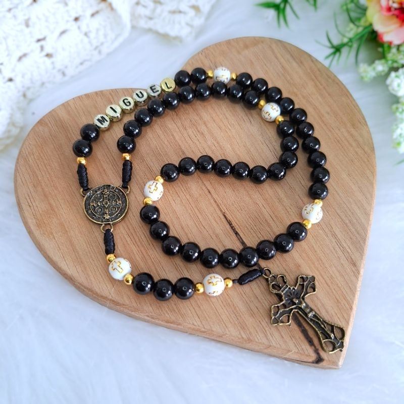 Terço Personalizado com Nome São Bento Nossa Senhora Aparecida | Contas 8mm Preto e Branco | Terço Católico Artesanal