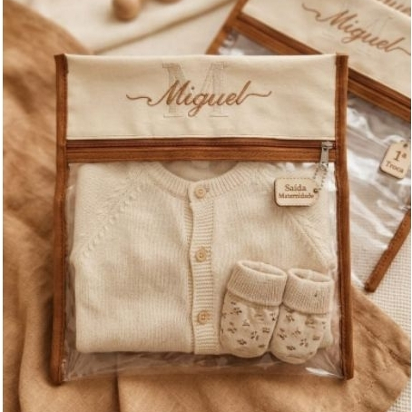 Saquinho maternidade personalizado com nome e tags de identificação