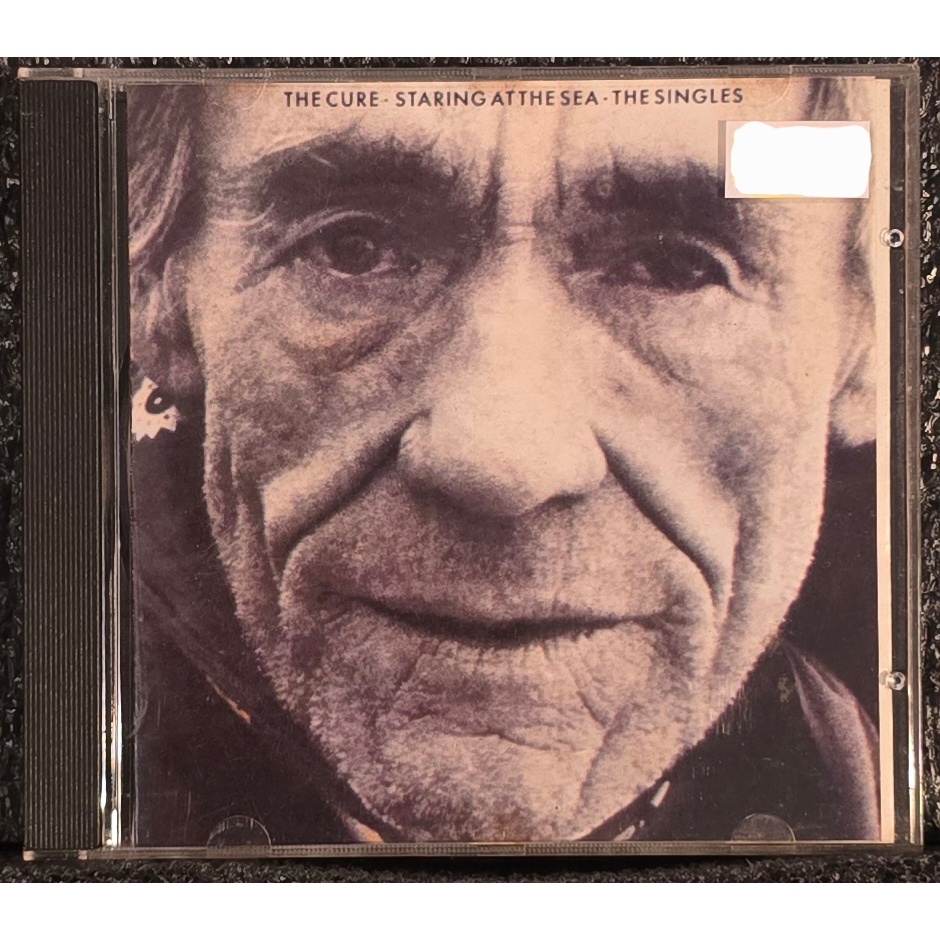 CD The Cure – Staring At The Sea - The Singles  (ORIGINAL - NACIONAL - USADO - PEQUENAS MARCAS)