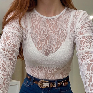 Blusa Manga Longa em Renda Transparente Gola Redonda