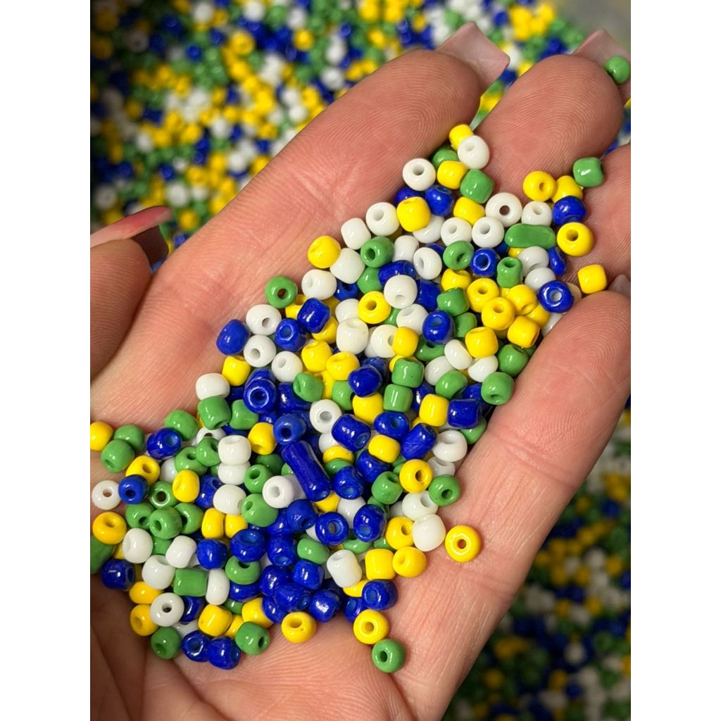 Kit Miçanga de Vidro 6/0 3x4mm Furo Passante para bijuterias Cores Brasil Copa do Mundo 80gr