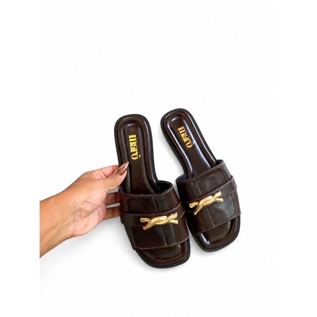 Rasteira Feminina Marô Marrom com Detalhe Dourado – Conforto e Estilo