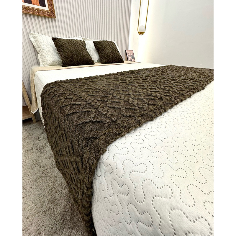 Kit Peseira Para Cama 3 Peças C/ 2 Capas de Almofadas Decorativas Luxo/ Peseira  Casal Queen King