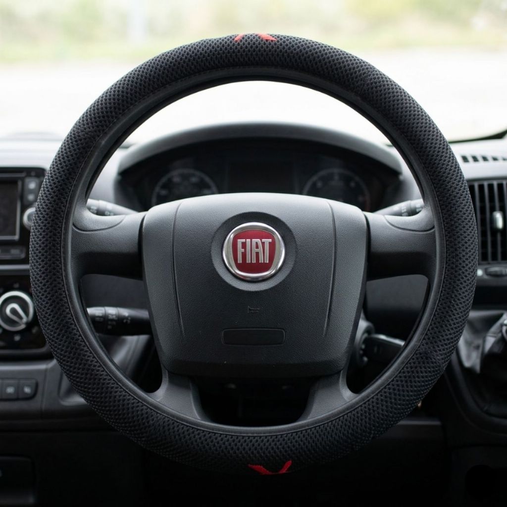 Capa de Volante em Tecido Automotivo Respirável Macio Typer p/ Van Iveco 40cm