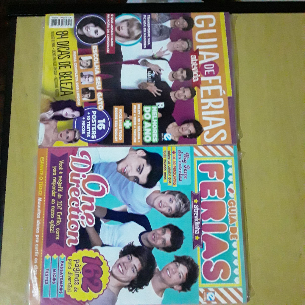 KIT 2 REVISTAS ATRTEVIDA E ATREVIDINHA GUIA DE FÉRIAS COM VÁRIOS MINI PÔSTERES ONE DIRECTION DEMI LOVATO CHAY SUEDE OUTR