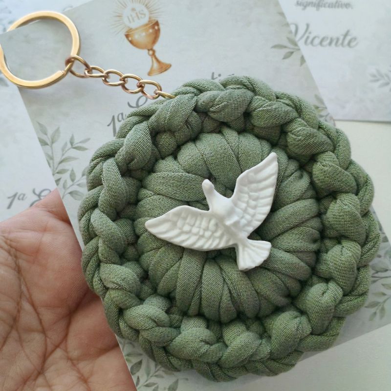 Chaveiro mandala espirito santo de crochê + cartão personalizado para lembrancinha de batizado, eucaristia e crisma
