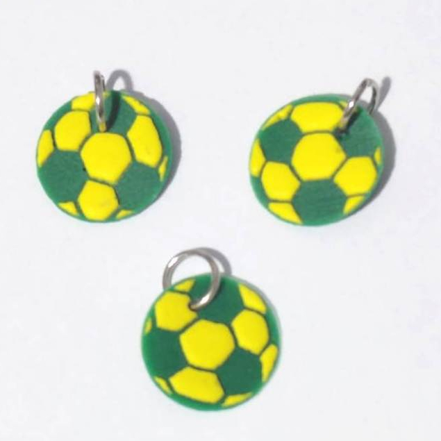 Pingente Bola de Futebol 1,5cm Emborrachado Pacote Com 10 Unidades