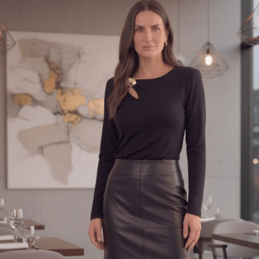 Blusa Feminina Manga Longa em Poliamida com Detalhe Vazado e Acessório Dourado Luxo – Elegante e Confortável