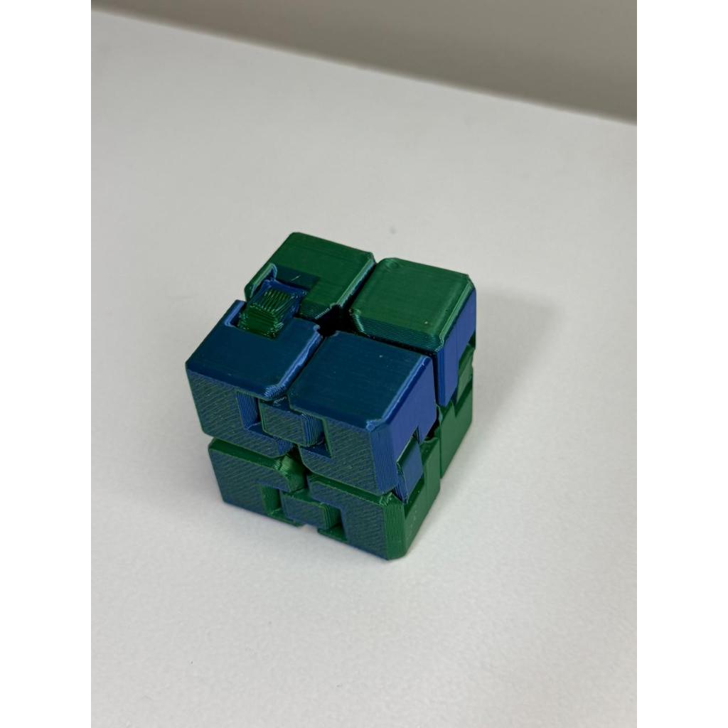 Cubo Infinito Transformável 3D Sensorial – Fidget Antiestresse com Movimento Infinito e Acabamento Premium