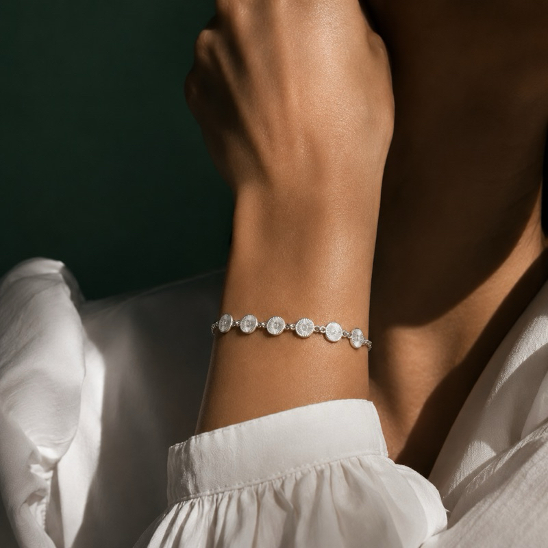 Pulseira Medalhas Detalhadas Prata 925 Delicada e Atemporal
