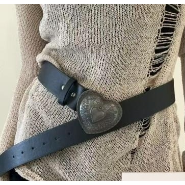 Cinto Feminino Couro PU Vintage Fivela Coração Gravado Estilo Ocidental Boho Cinturão Ajustável para Calça Jeans Vestido