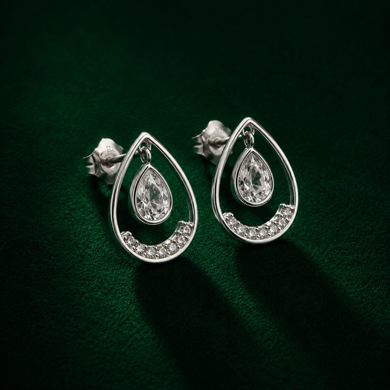 Brinco Gota Cravejada em Prata 925 com Zircônia Transparente Elegante