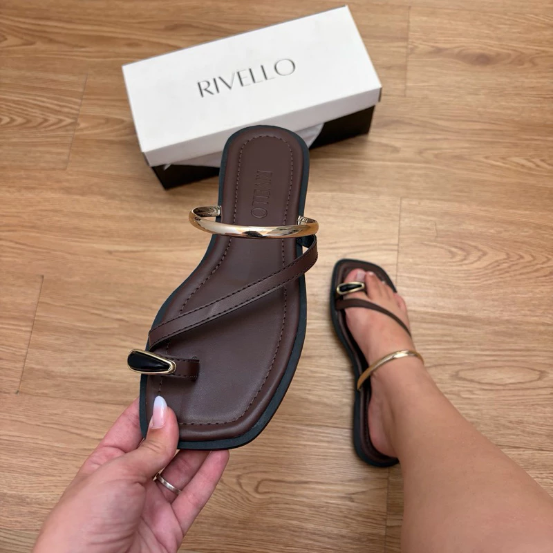 Sandália Rasteira Feminina Minimalista com Detalhe Metal Confortável Elegante Leve Rivello — imagem 1