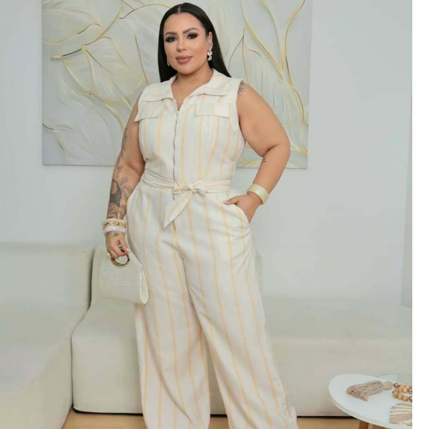 Macacão Plus Size Feminino Pantalona Listrado com Cinto