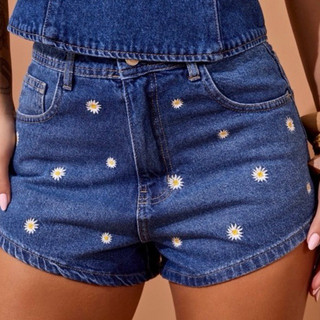 Short Jeans Feminino Escuro Bordado Margaridas | Moda Primavera Verão