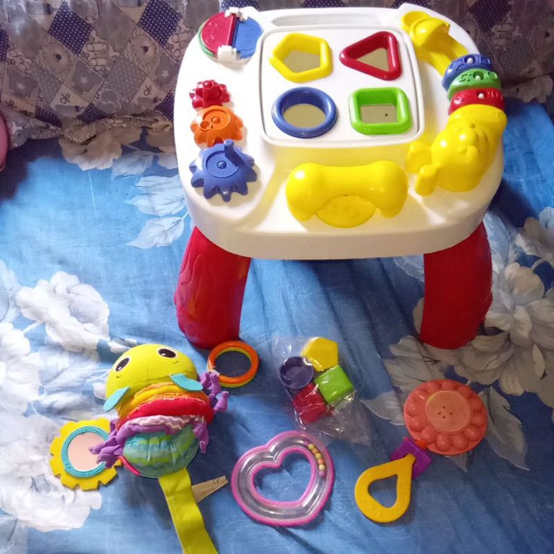 lote brinquedo pra  bebe mesa didatica e outros
