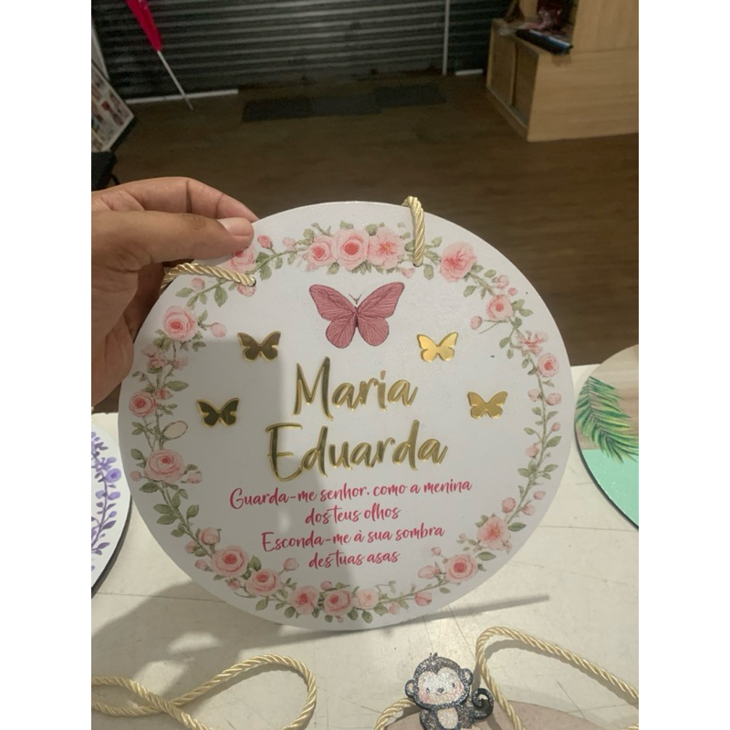 Porta Maternidade Placa decorativa para porta tema flores e borboletas com versículo. em Oferta na Shopee