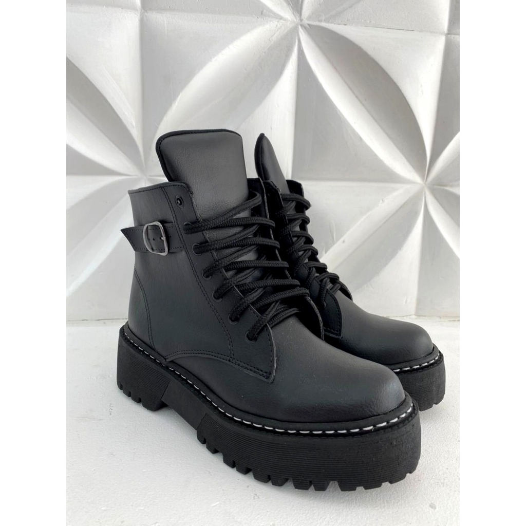Coturno Feminino Tratorada Bota com Fivela Plataforma Moderno Solado Antiderrapante e Confortável