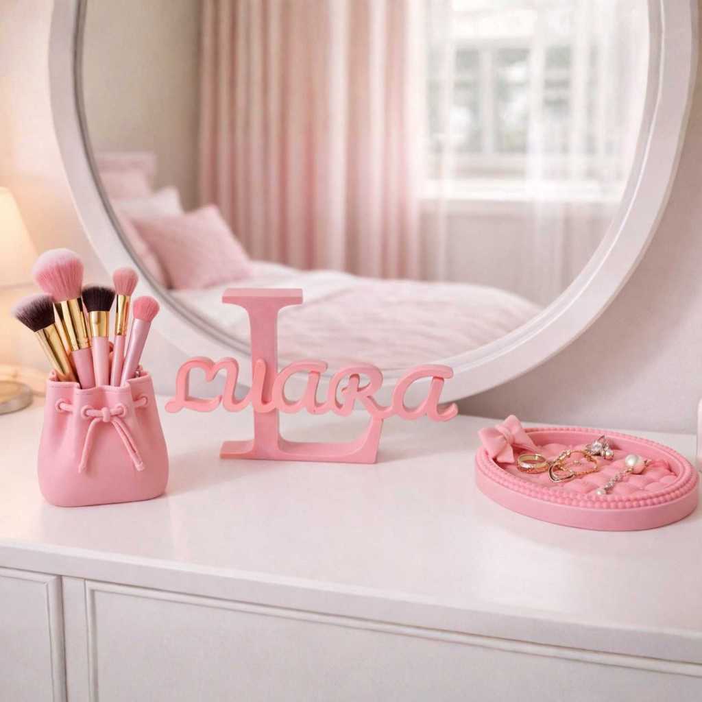 Conjunto Rosa com Porta Pincel, Porta Joias e Letreiro Personalizado para Decoração de Prateleiras ou Penteadeiras