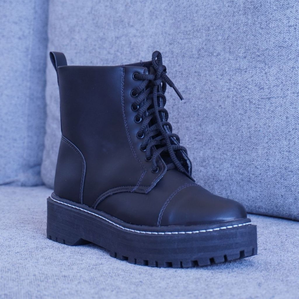 Coturno Feminino Preto Militar Yzzamelo Cano Médio Tratorado Estilo Blogueira Confortável Tendência