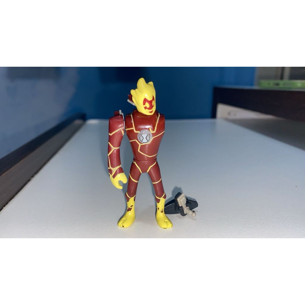 BONECO BEN 10 CÂMARA CRIAÇÃO CHAMA